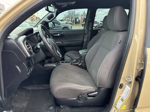 Used 2017 Toyota Tacoma TRD Off-Road image 15
