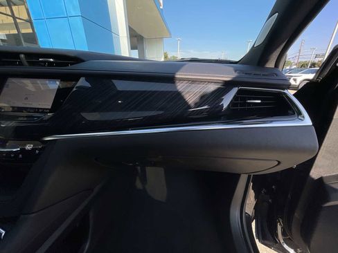 Certified 2025 Cadillac XT6 Premium Luxury image 30