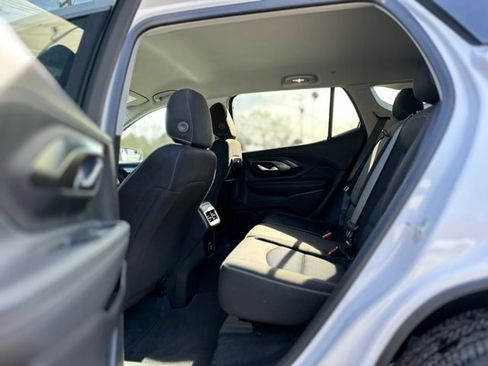 Used 2024 GMC Terrain SLE image 19
