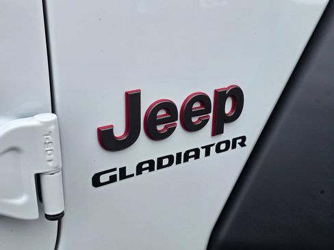 Used 2020 Jeep Gladiator Rubicon AWD/4WD image 13