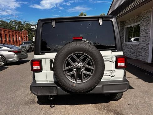 Used 2024 Jeep Wrangler Unlimited Sport AWD/4WD image 6