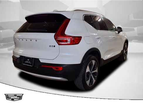 Used 2025 Volvo XC40 B5 Plus image 2