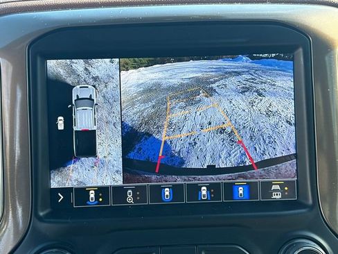 Used 2022 Chevrolet Silverado 2500 High Country w/ Safety Package II image 32