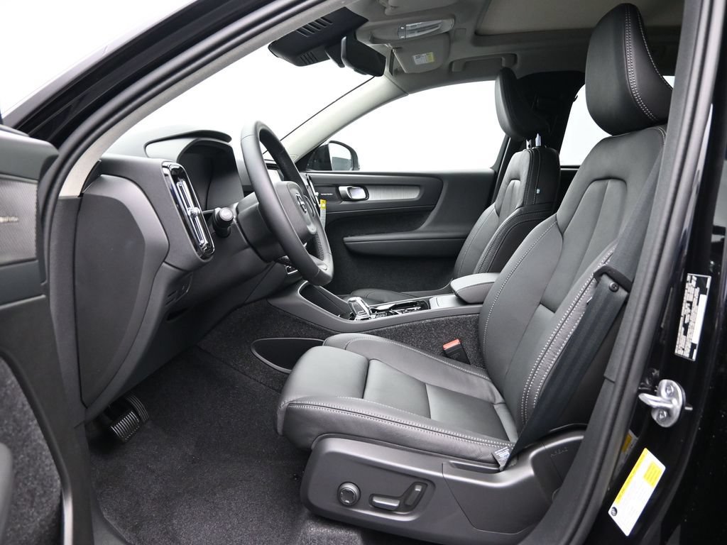 Used 2025 Volvo XC40 B5 Ultra w/ Climate Package AWD/4WD image 25