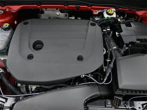 Used 2023 Volvo XC40 B5 Plus w/ Protection Package Premier image 34