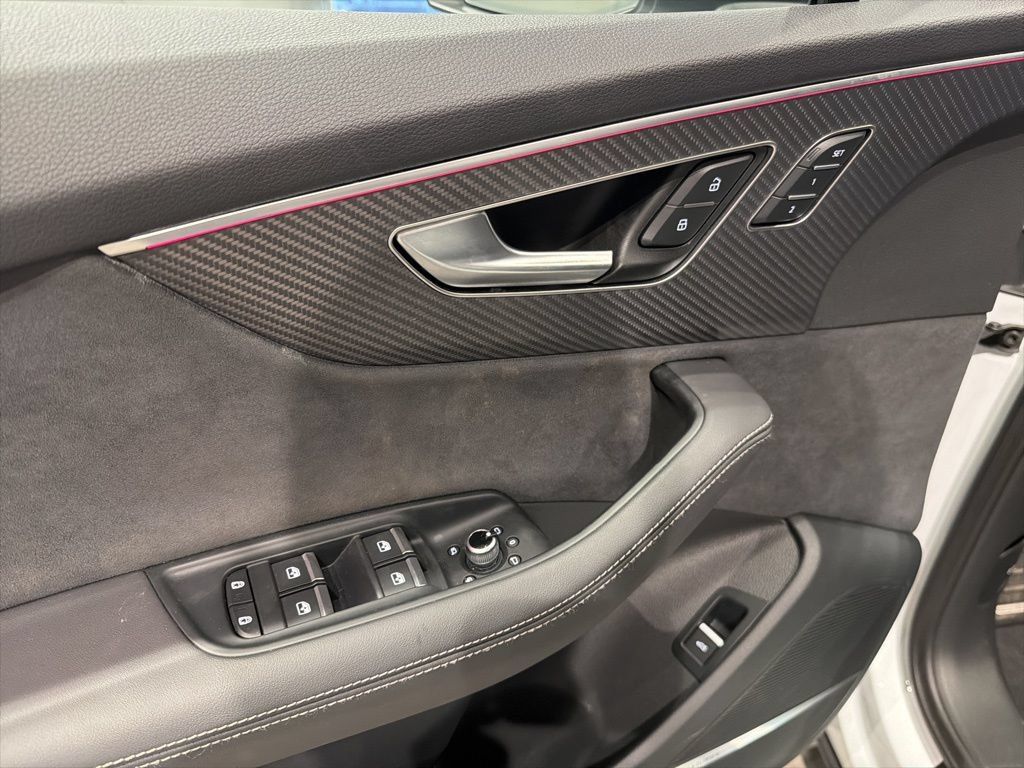 Used 2025 Audi SQ7 Prestige AWD/4WD image 16