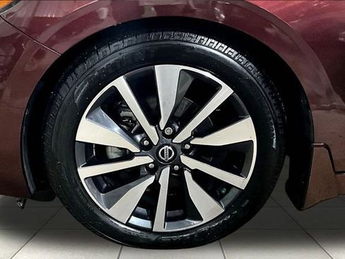 Used 2020 Nissan Sentra SV w/ SV Premium Package image 9