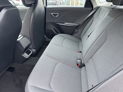 New 2025 Kia K4 LXS image 25
