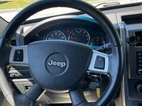 Used 2010 Jeep Liberty Limited w/ Tire & Wheel Group RWD image 20