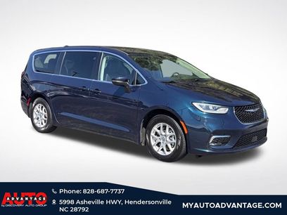 Used 2023 Chrysler Pacifica Touring-L