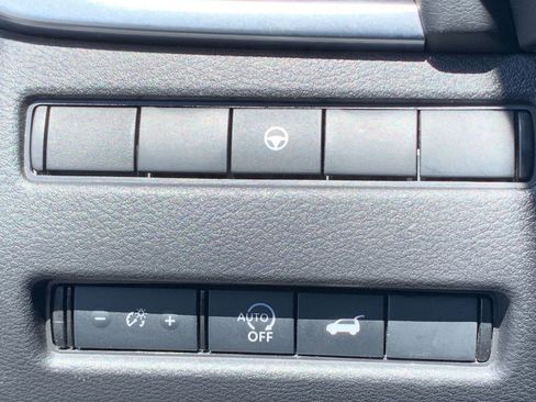 Used 2025 Nissan Rogue SV image 23