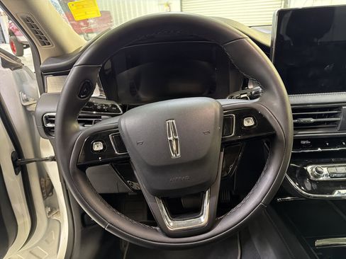 Used 2025 Lincoln Corsair FWD image 14