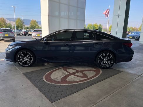Used 2019 Toyota Avalon Touring w/ Advanced Safety Package FWD image 6
