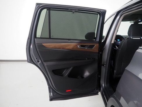 Used 2025 Volkswagen Atlas SE w/ Panoramic Sunroof Package FWD image 52