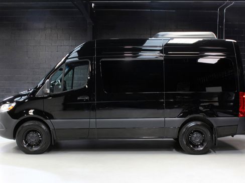 Used 2024 Mercedes-Benz Sprinter 2500 image 3