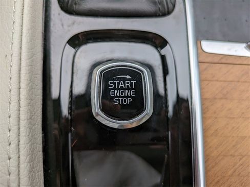 Certified 2022 Volvo XC90 T6 Momentum w/ Advanced Package image 29