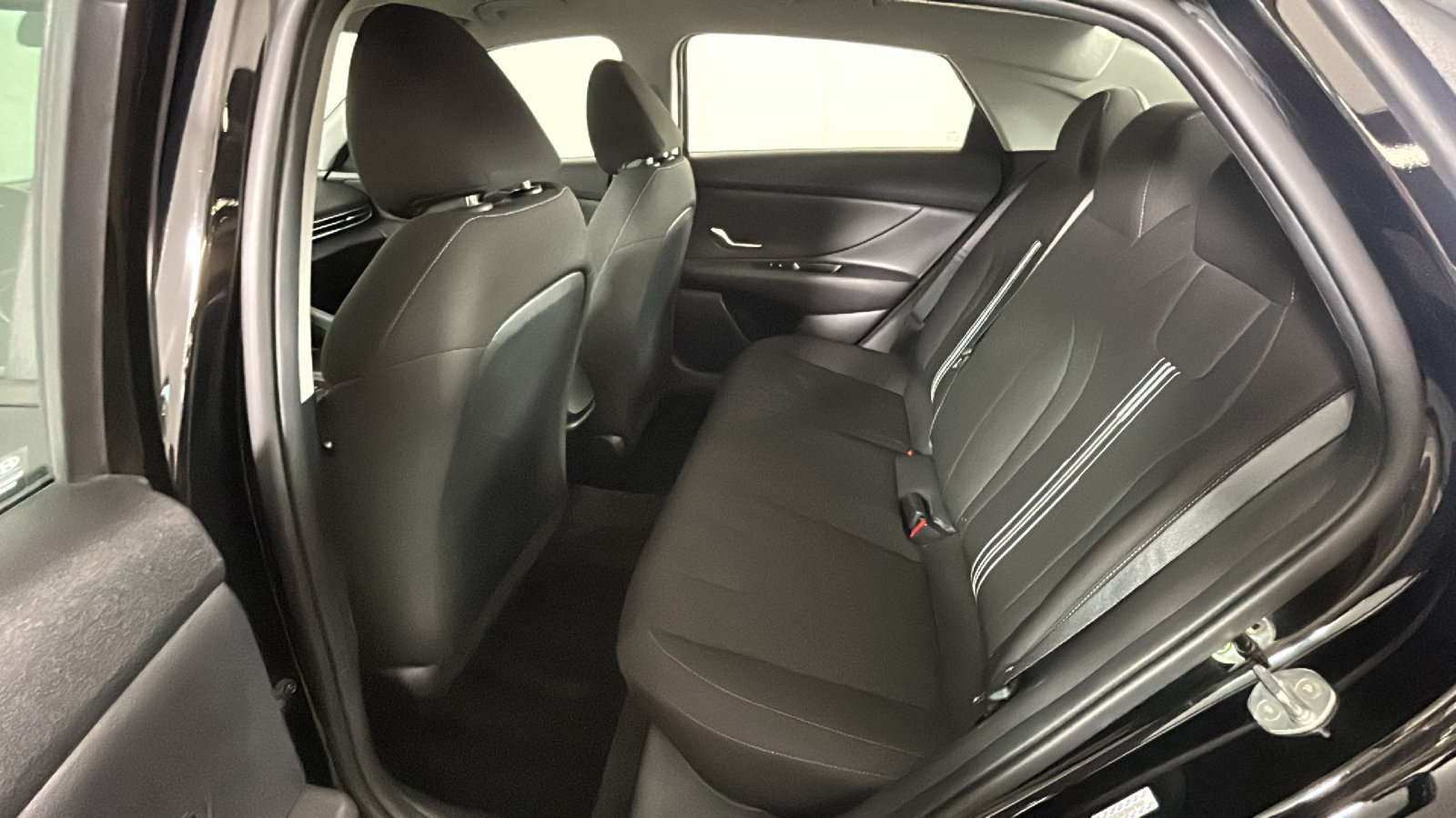 Used 2022 Hyundai Elantra SEL FWD image 31