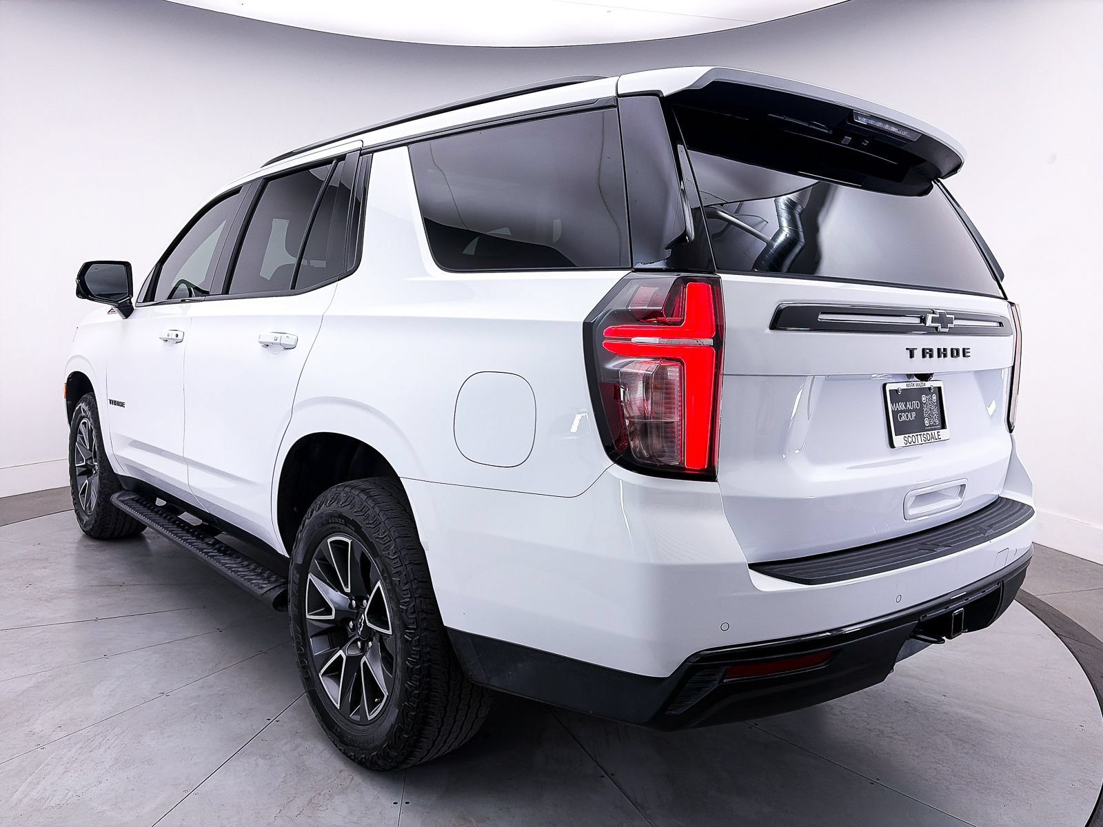 Used 2023 Chevrolet Tahoe Z71 w/ Luxury Package AWD/4WD image 17