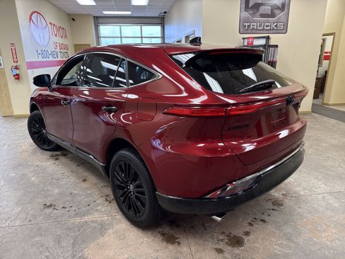 Used 2023 Toyota Venza Nightshade image 8