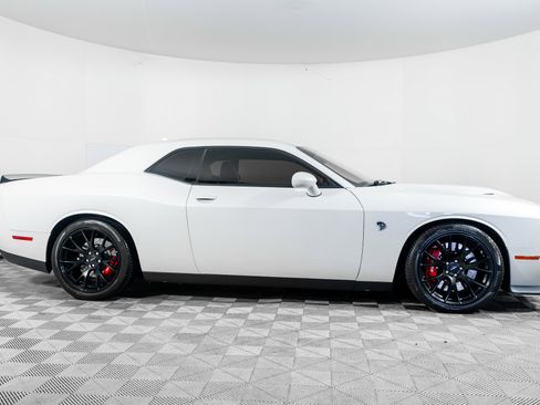 Used 2015 Dodge Challenger SRT Hellcat image 5