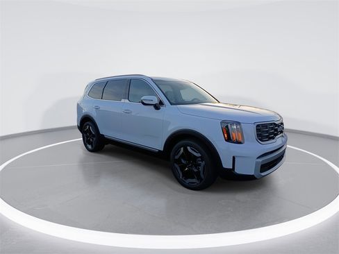 New 2025 Kia Telluride S image 2