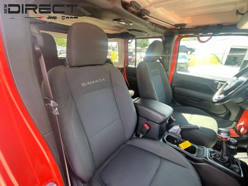 Used 2018 Jeep Wrangler Unlimited Sahara AWD/4WD image 40