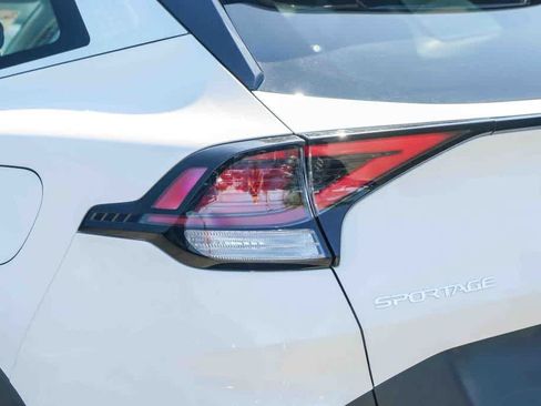 Certified 2025 Kia Sportage EX FWD image 7
