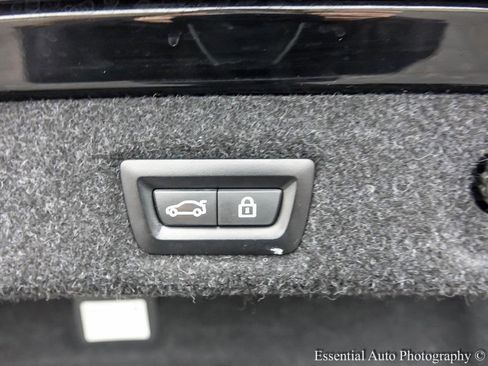 Used 2021 BMW M550i xDrive w/ Premium Package image 26