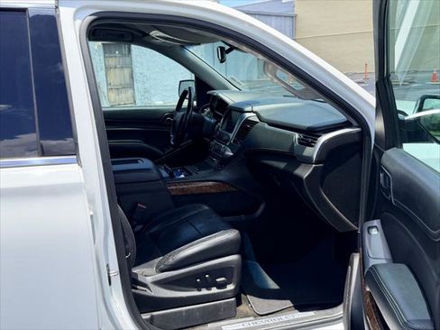 Used 2017 Chevrolet Suburban Premier RWD image 19