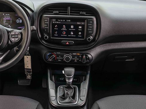 Certified 2025 Kia Soul LX w/ LX Technology Package FWD image 10