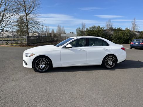 Used 2025 Mercedes-Benz C 300 4MATIC Sedan image 2