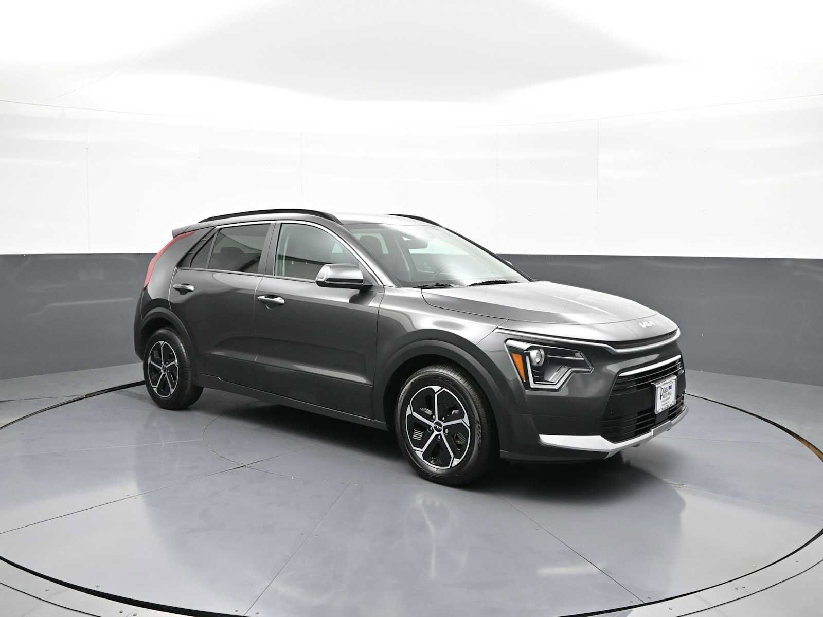 Certified 2025 Kia Niro EX w/ EX Cold Weather Package FWD image 4