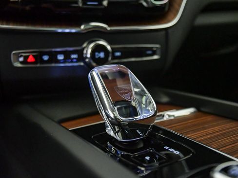 Certified 2023 Volvo XC60 B5 Ultimate w/ Climate Package AWD/4WD image 21