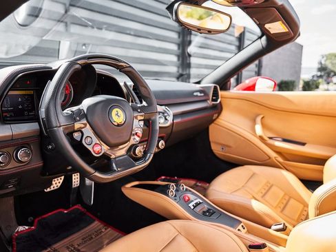 Used 2012 Ferrari 458 Spider RWD image 2