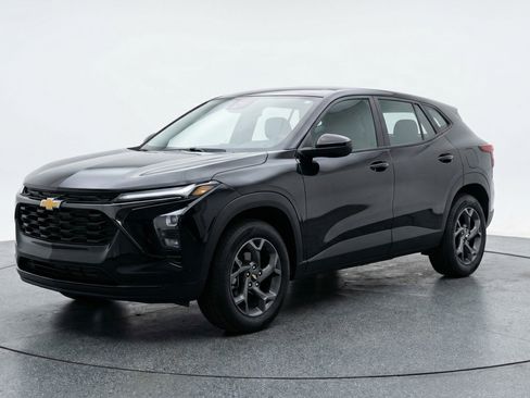 Used 2025 Chevrolet Trax LT w/ LT Convenience Package image 3