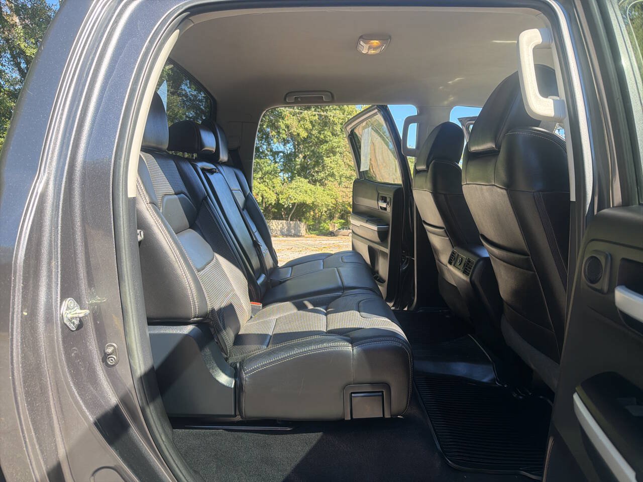 Used 2018 Toyota Tundra SR5 w/ SR5 Upgrade Package AWD/4WD image 25
