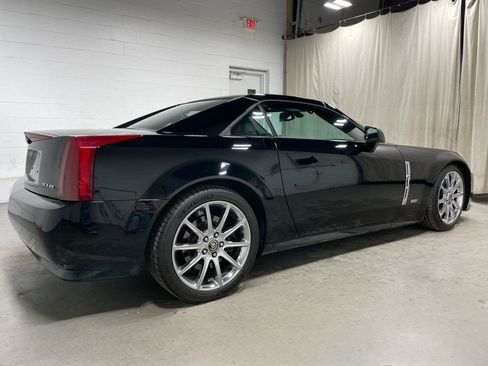 Used 2009 Cadillac XLR V RWD image 4