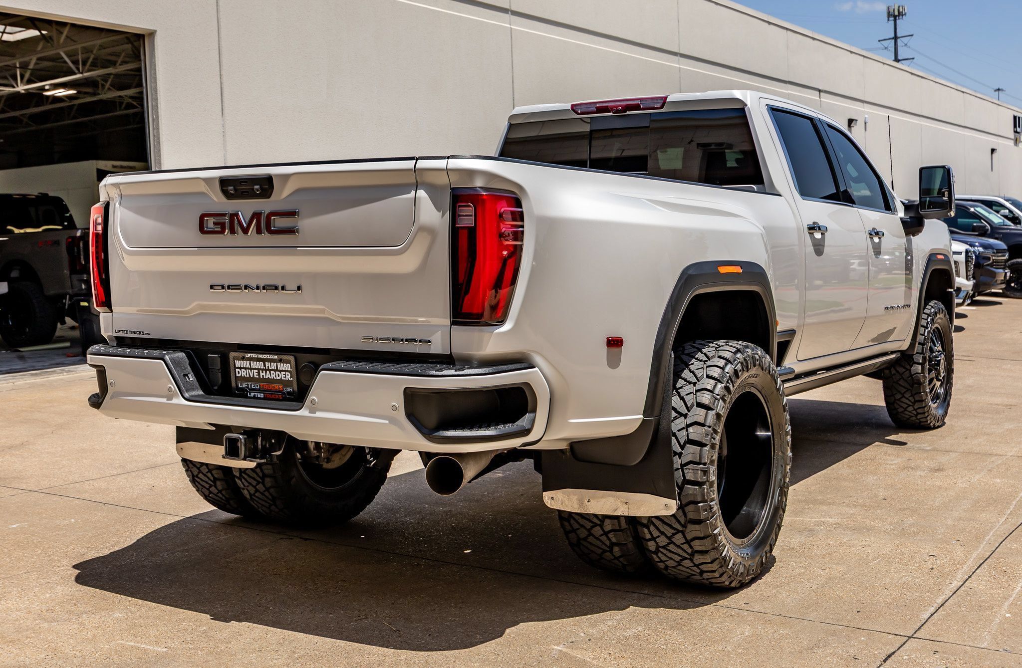 Used 2024 GMC Sierra 3500 Denali w/ Technology Package AWD/4WD image 10