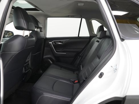 Used 2025 Toyota RAV4 XLE Premium image 17