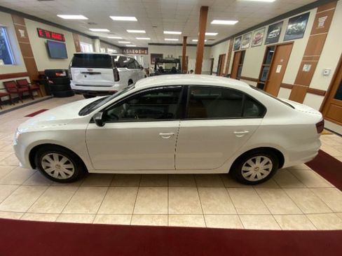 Used 2016 Volkswagen Jetta S FWD image 4
