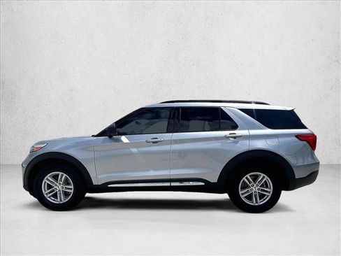Used 2023 Ford Explorer XLT RWD image 6