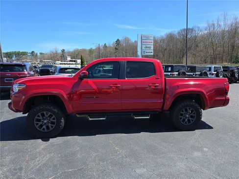Used 2023 Toyota Tacoma SR5 w/ Technology Package image 7