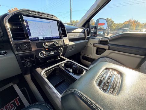 Used 2022 Ford F250 Limited image 29