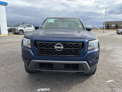 Used 2022 Nissan Frontier SV image 2