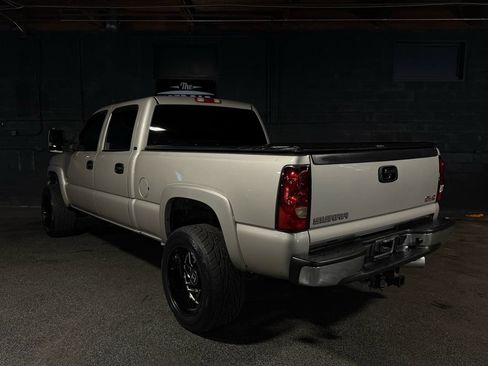 Used 2005 GMC Sierra 2500 SLT w/ Heavy-Duty Power Package AWD/4WD image 3