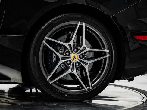 Used 2016 Ferrari California T image 87