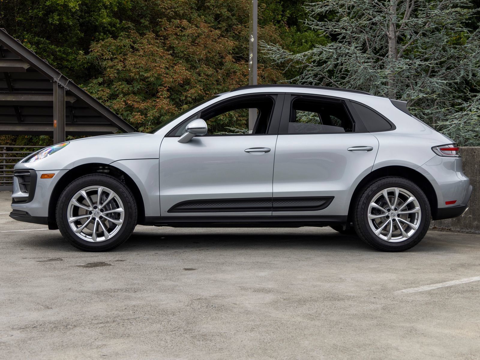 Used 2026 Porsche Macan AWD/4WD image 2