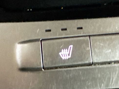 Used 2024 Kia Carnival LX image 20