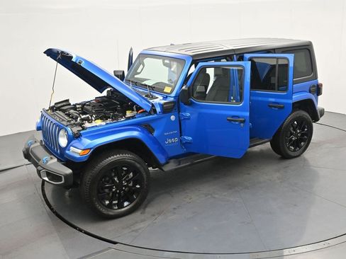 Used 2022 Jeep Wrangler Unlimited Sahara AWD/4WD image 43