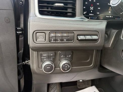 Used 2023 GMC Yukon XL Denali AWD/4WD image 25